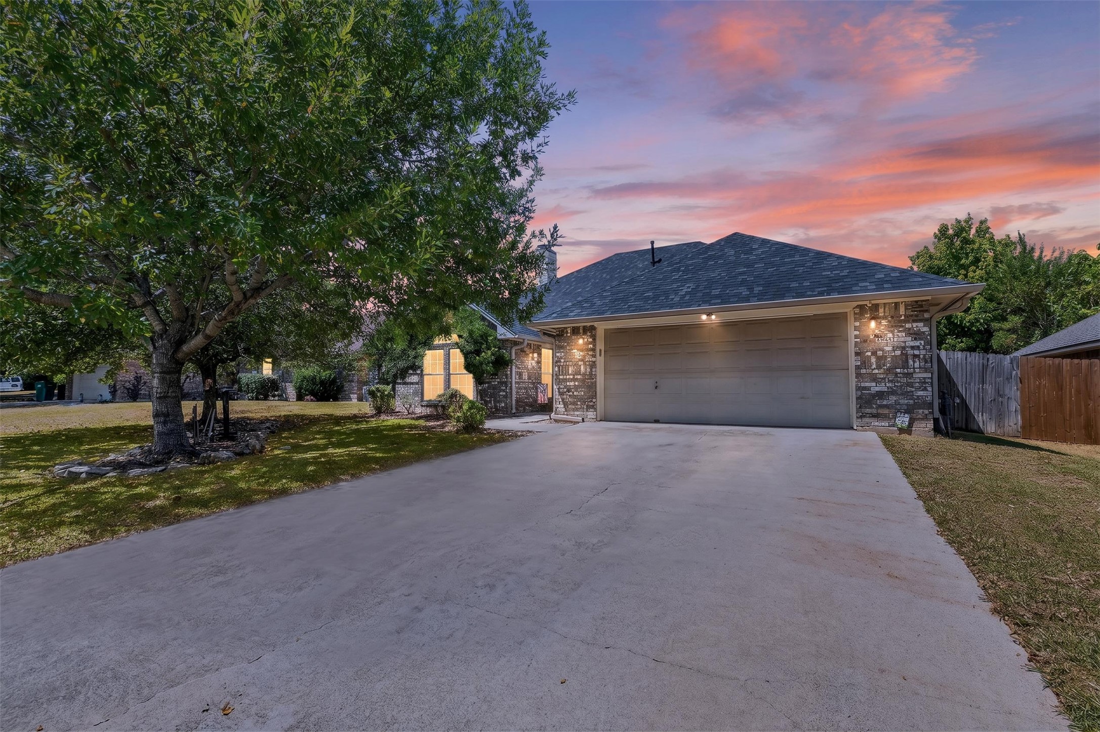600 Silver Creek Dr — photo