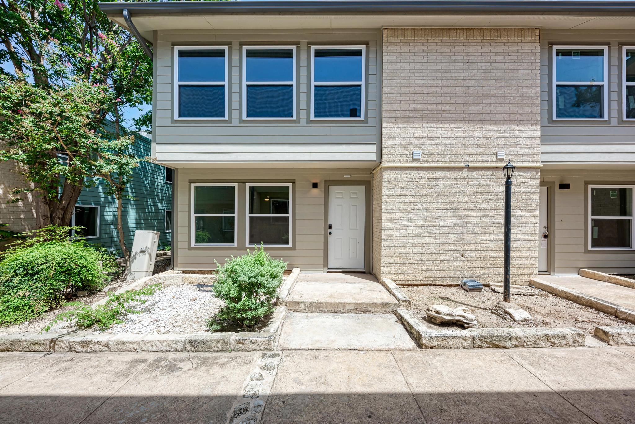 2124 Burton Dr 136 — photo