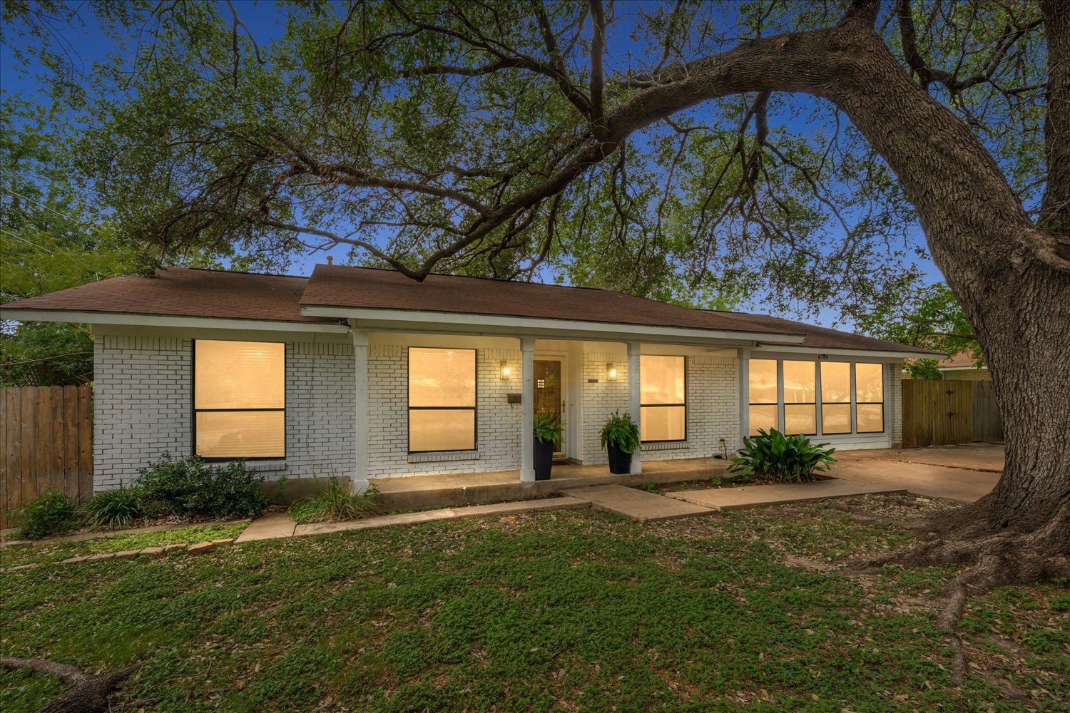 8102 Shadowood Dr — photo