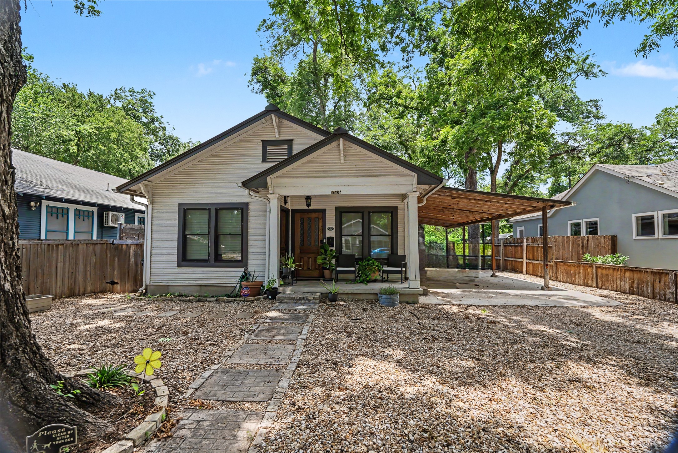 2506 E Cesar Chavez St — photo