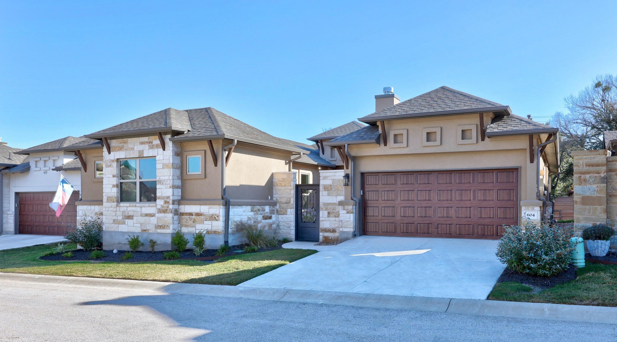604 Bottlebrush Dr — photo