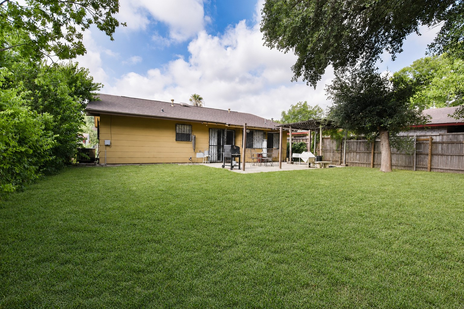 1011 S Brownleaf St — photo