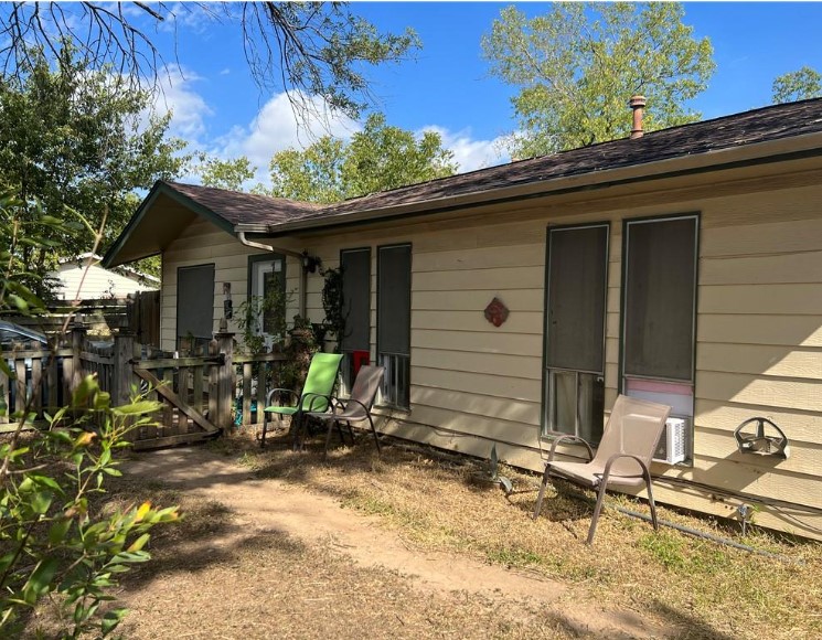 6112 Larch Ter — photo