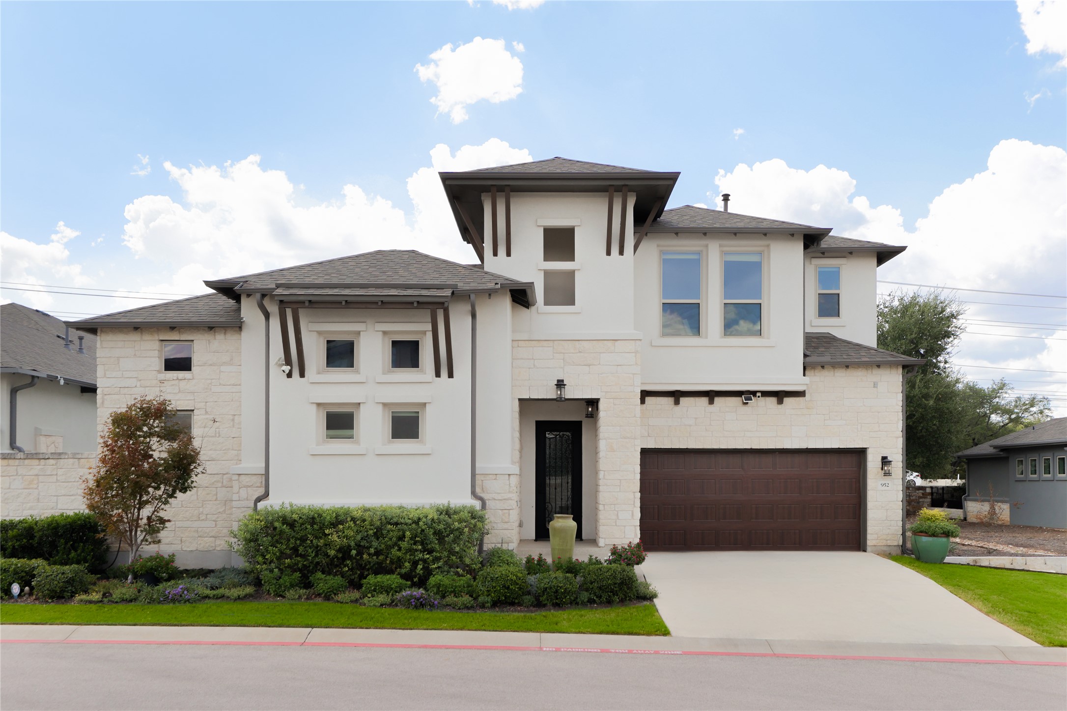952 Indian Hawthorne Dr — photo