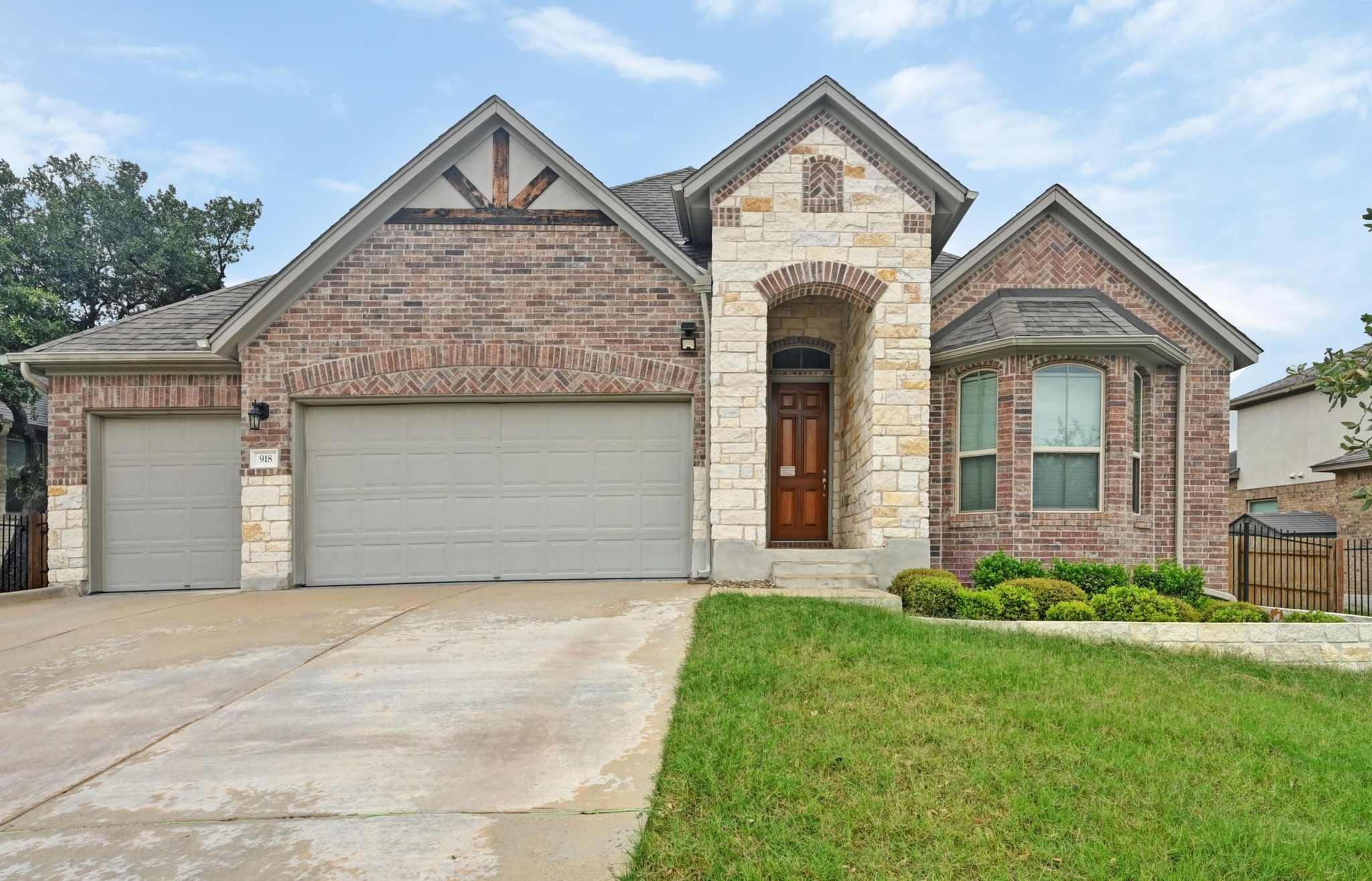 918 Valley View Dr — photo