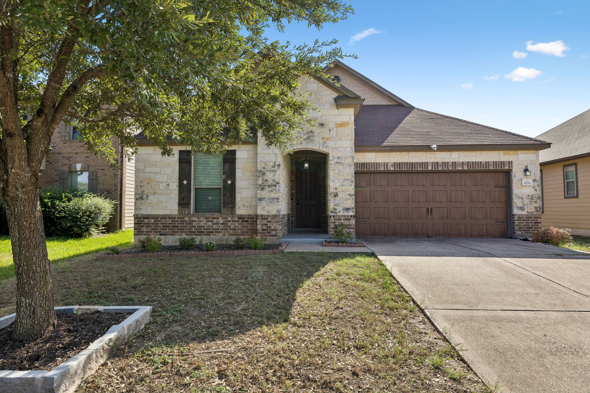 909 Oatmeal Dr — photo