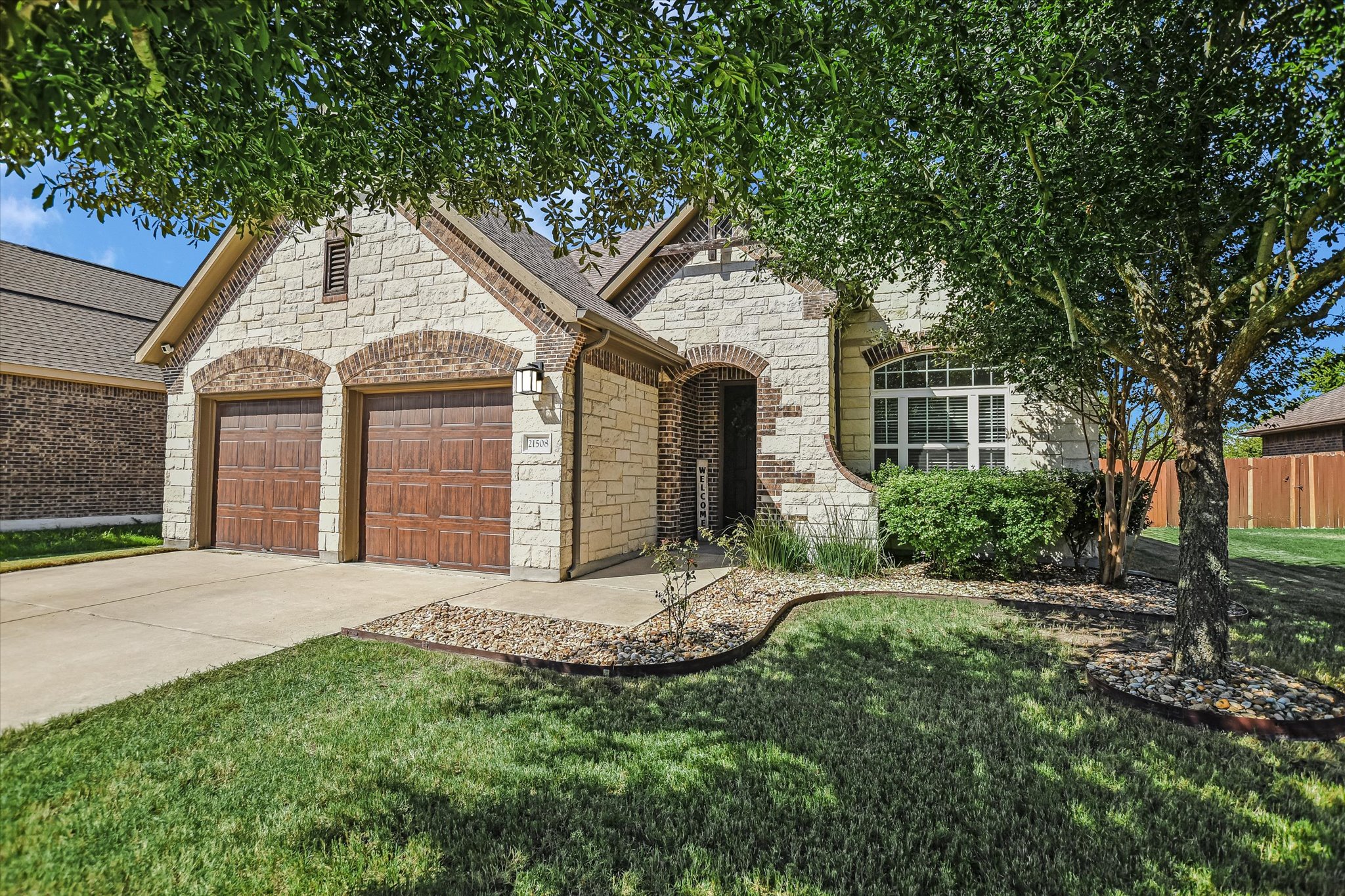 21508 Hines Ln — photo