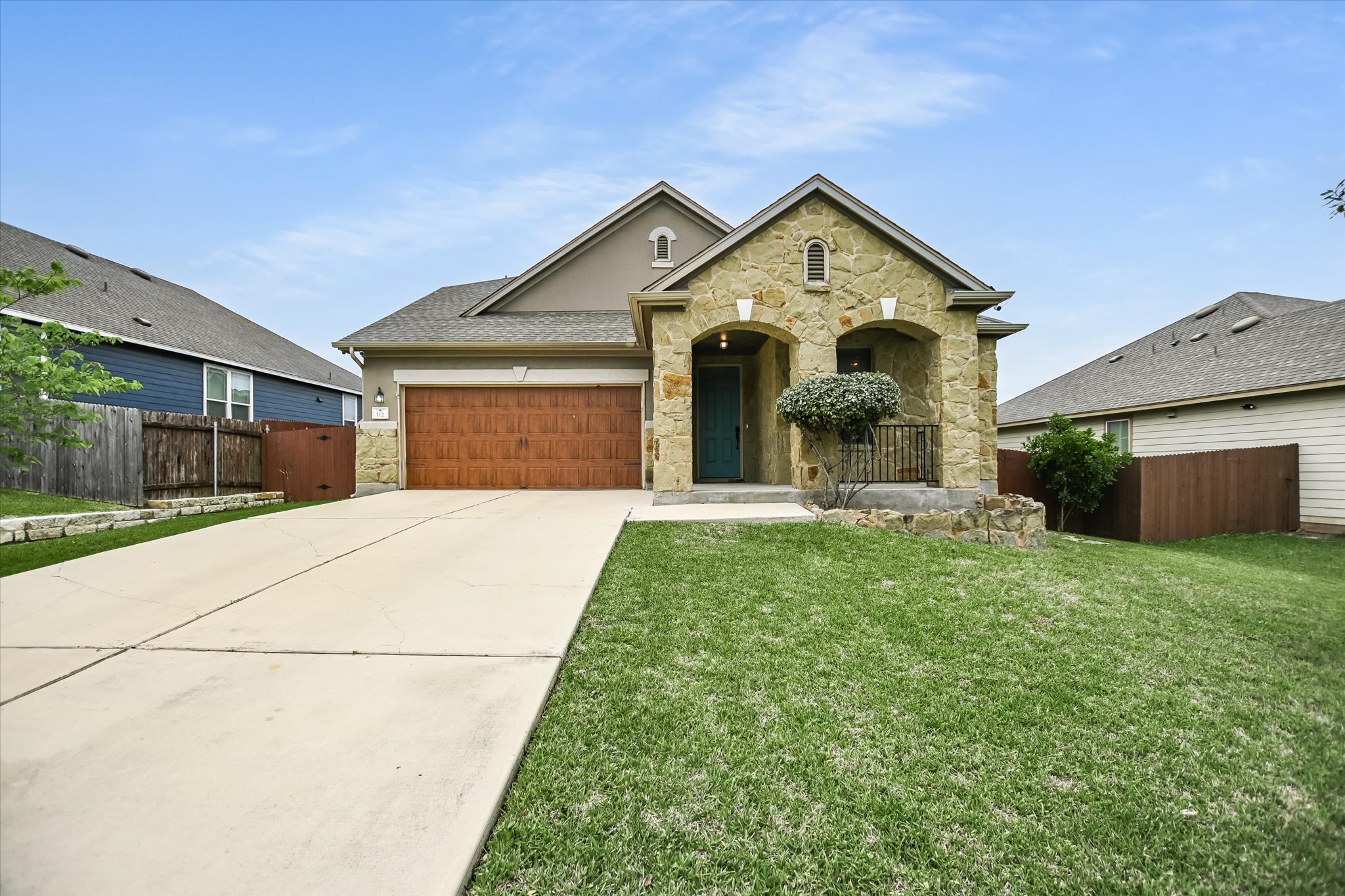 112 Pauline CV — photo