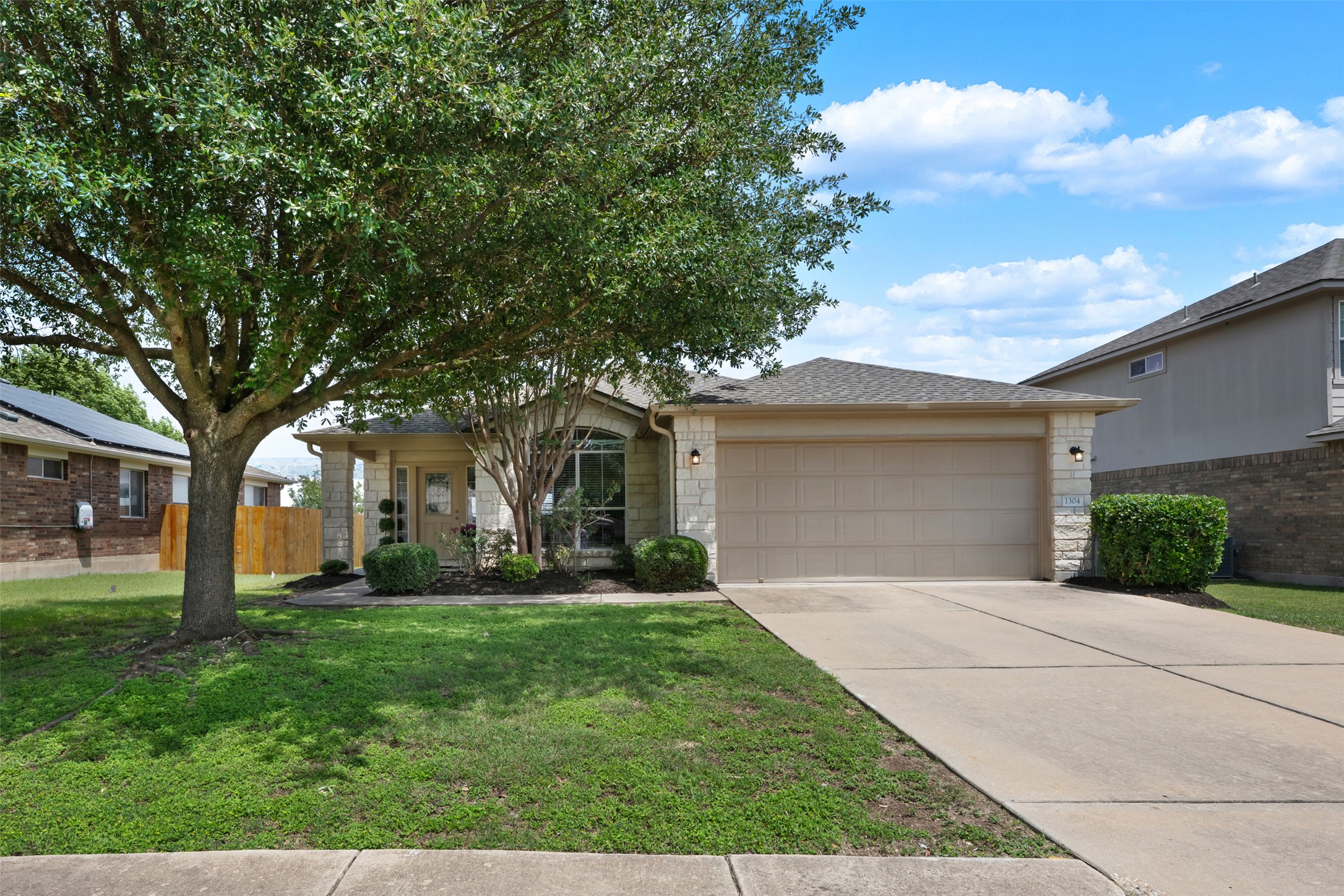1304 Hensley Dr — photo