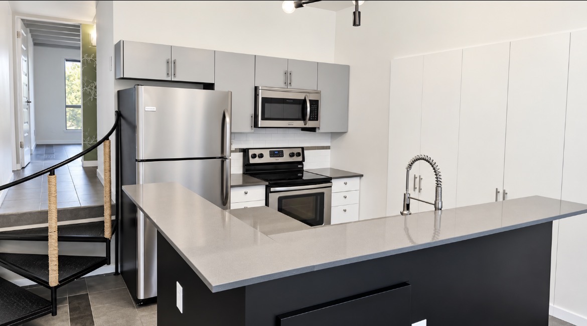 5802 Circulo Dr 4D — photo