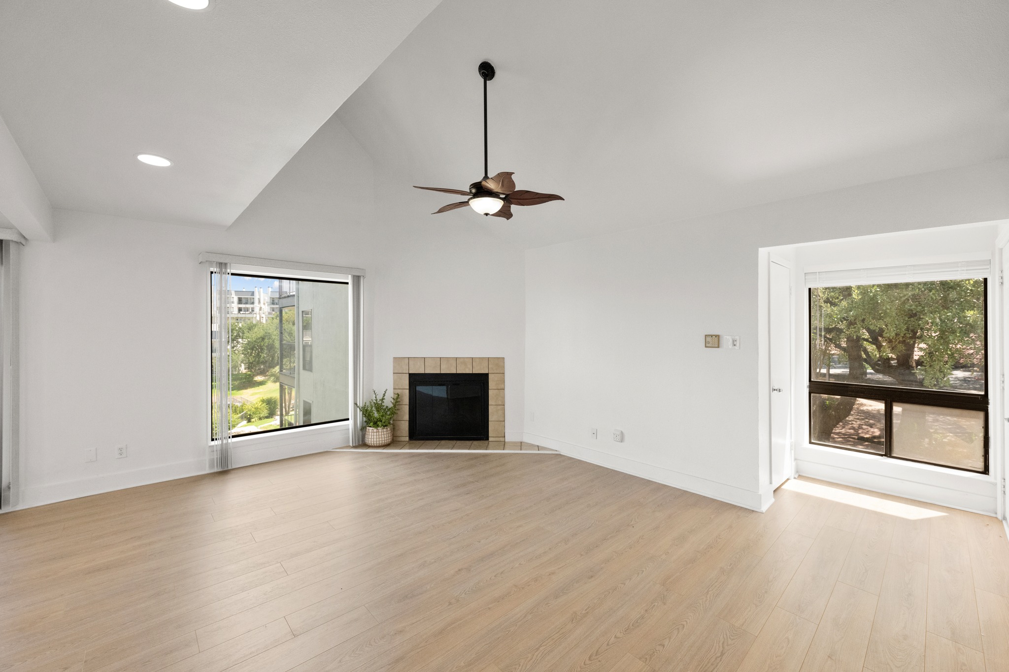 2918 N Ranch Road 620 B112 — photo