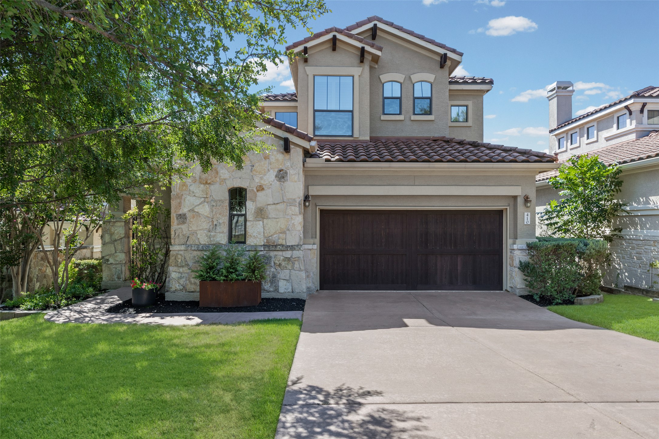 410 Indianwood Dr — photo