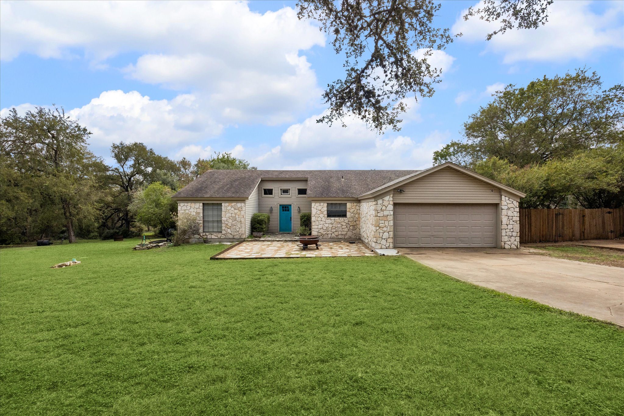 2307 Sparrow Dr — photo