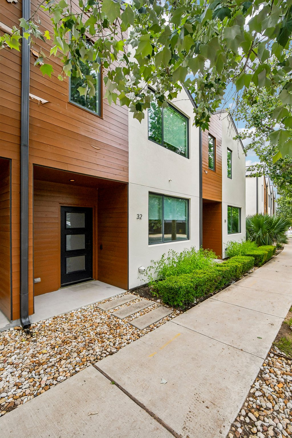1931 E 38th 1/2 St 32 — photo