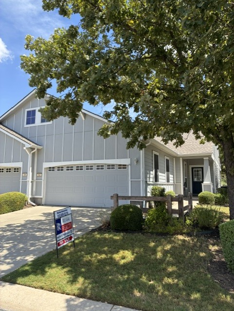 102 Portsmouth Dr — photo