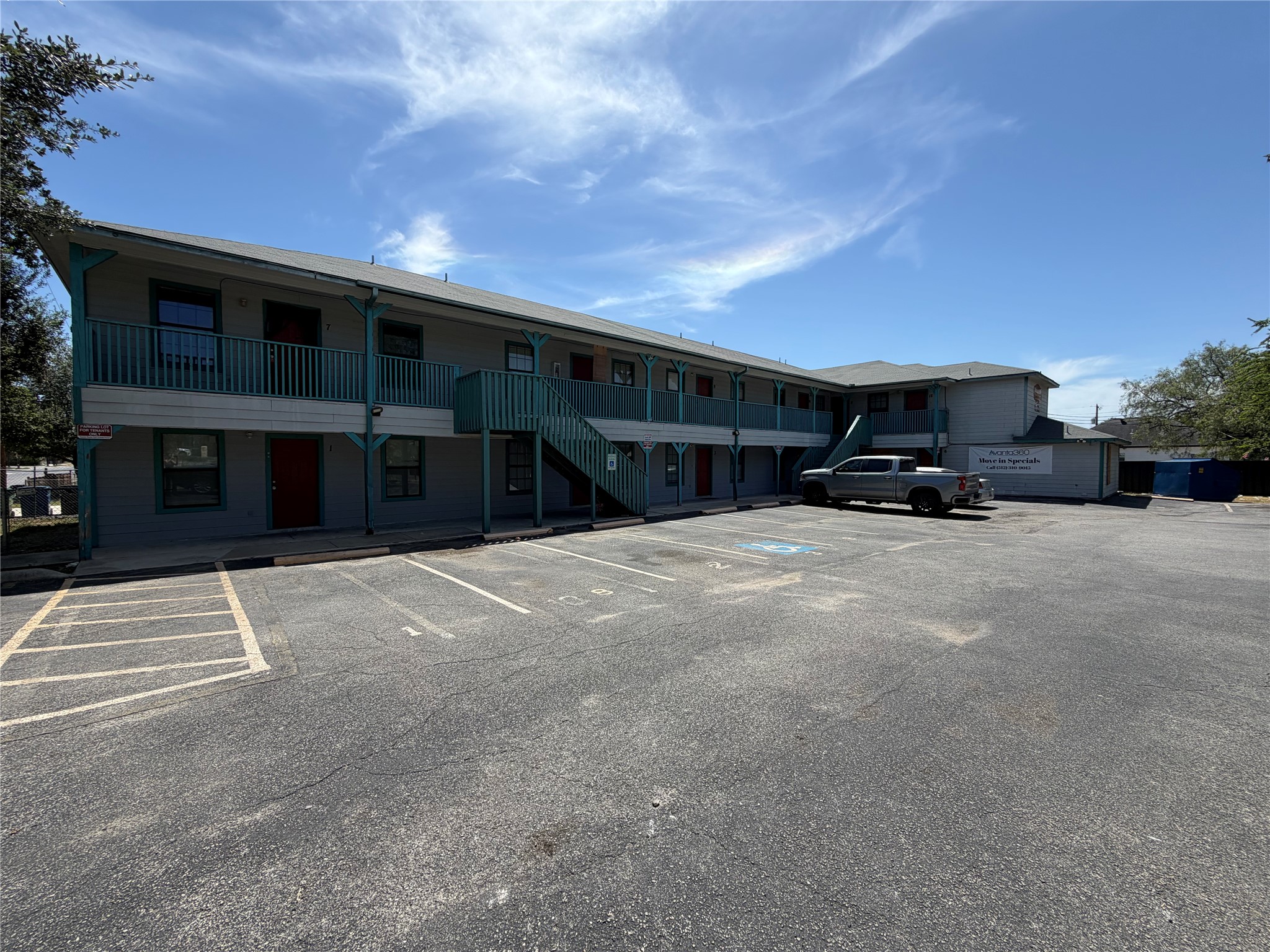 830 W Hutchins Pl — photo