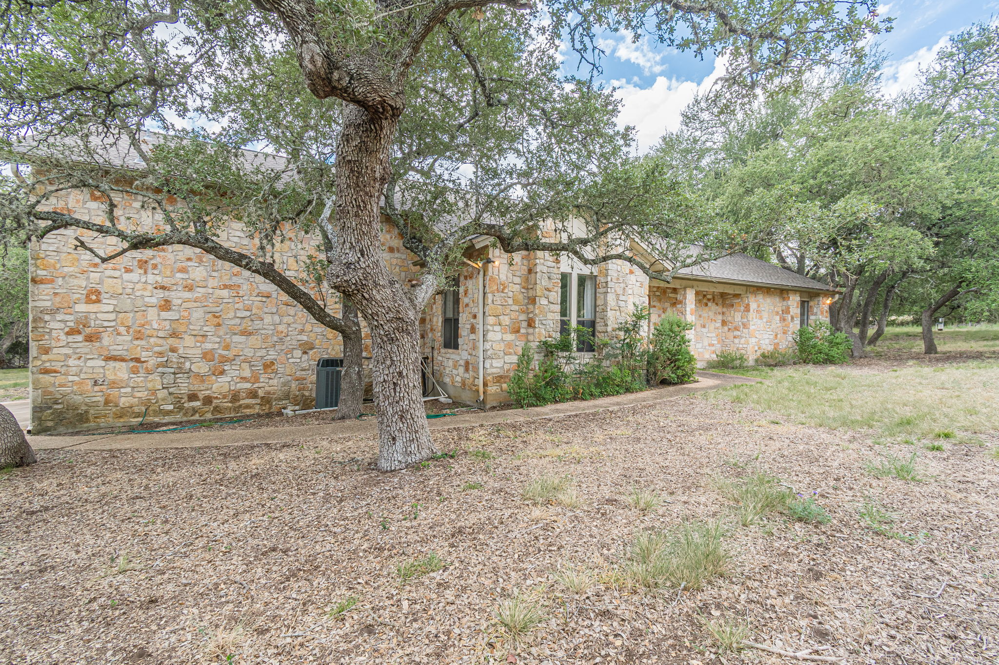 1047 Windmill Road, Dripping Springs, TX 78620 — photo 2