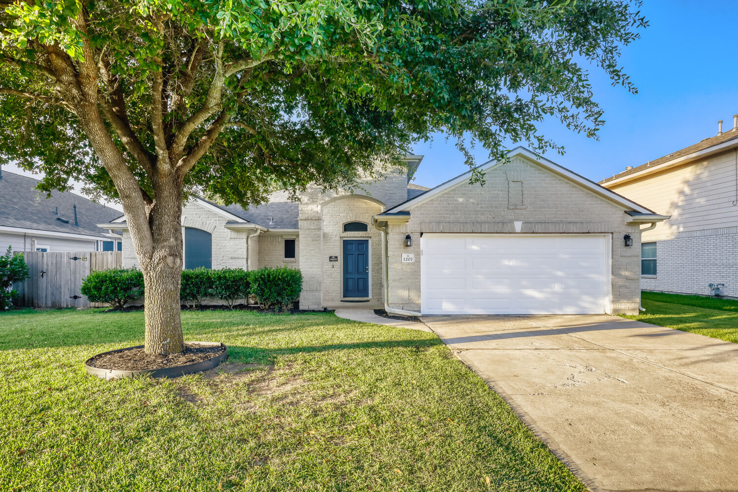 1207 Utopia Ln — photo