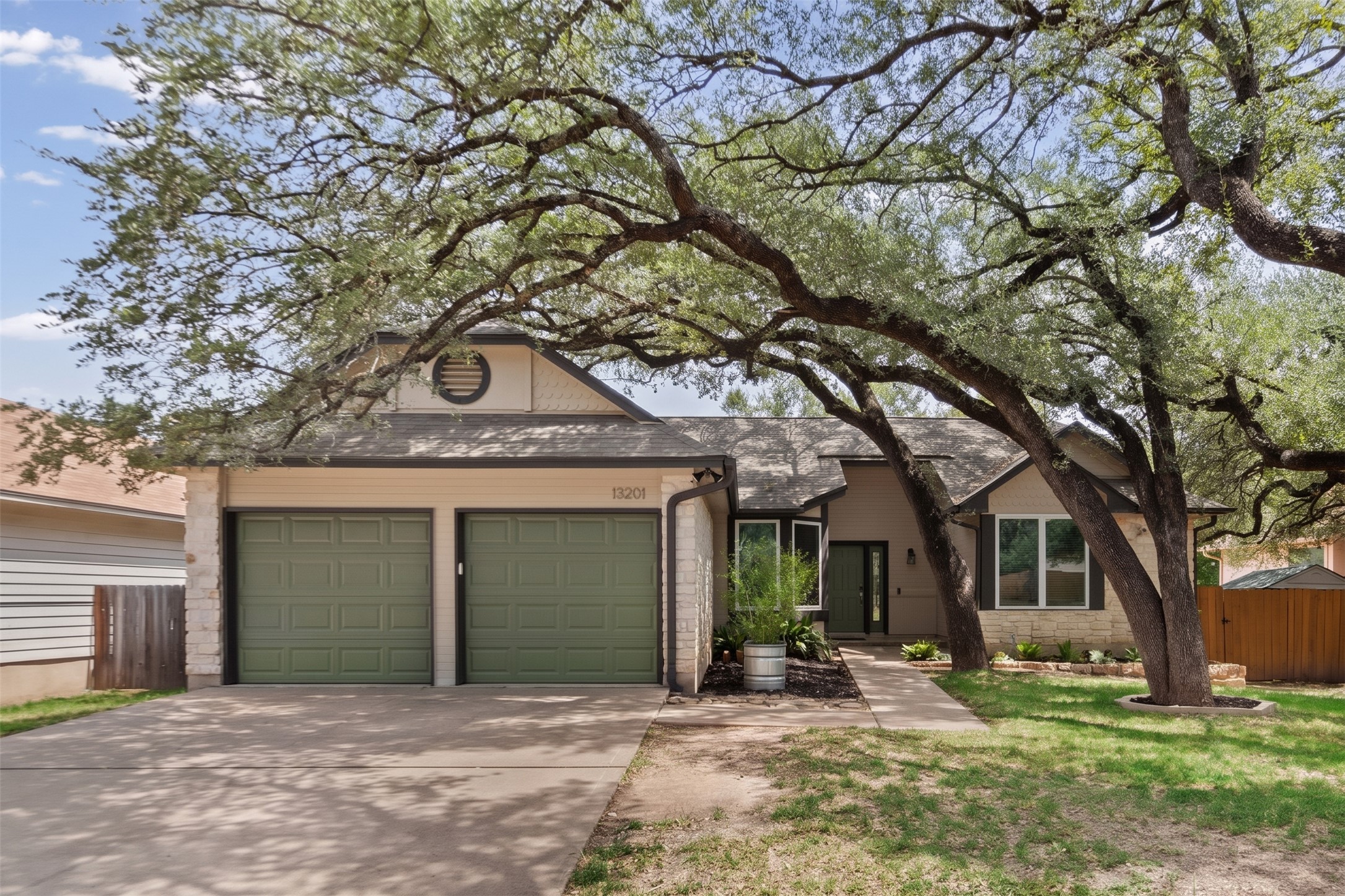 13201 Briar Hollow Dr — photo