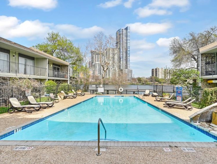500 E Riverside Dr 242 — photo