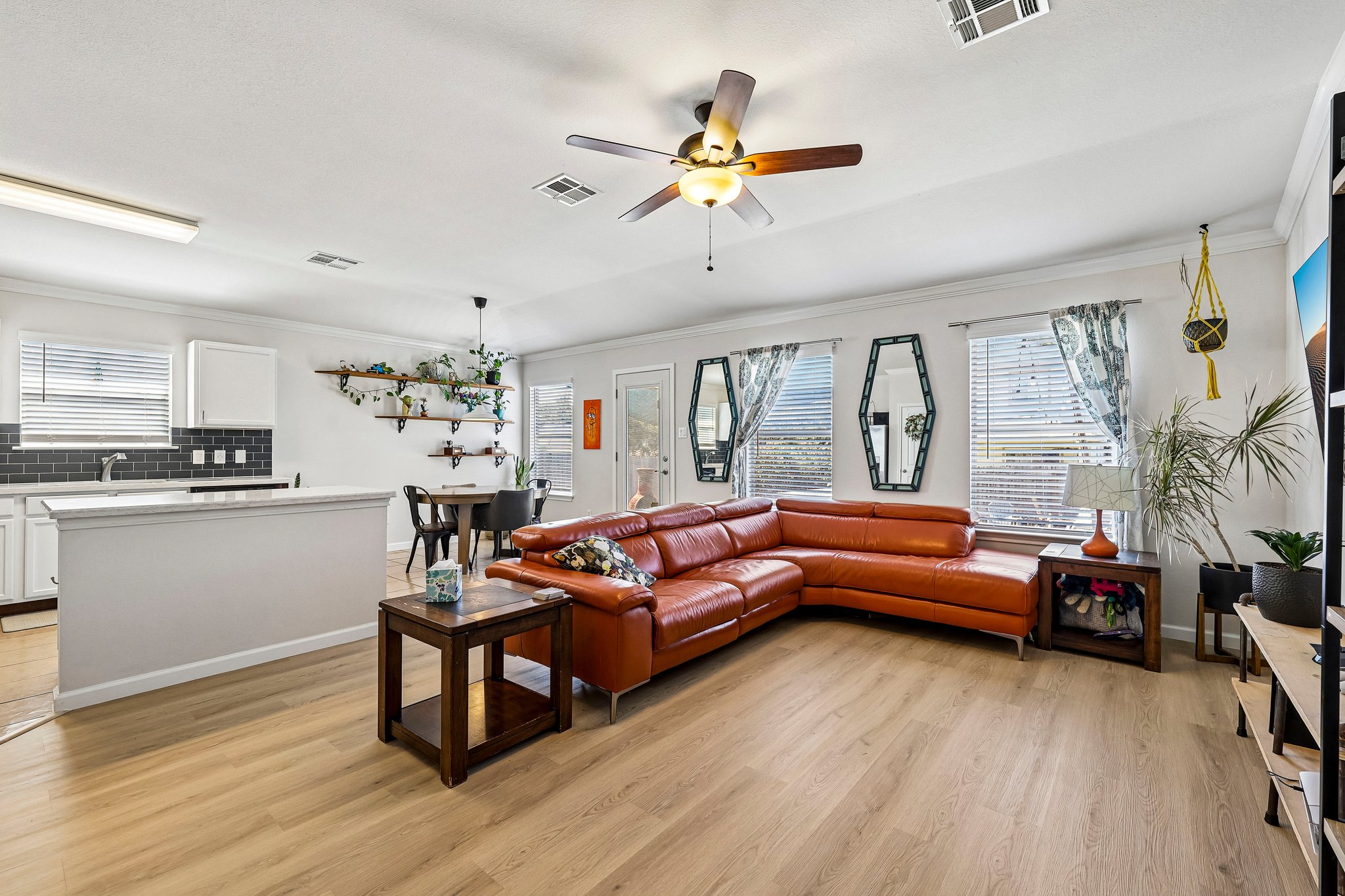 611 Decker Dr — photo