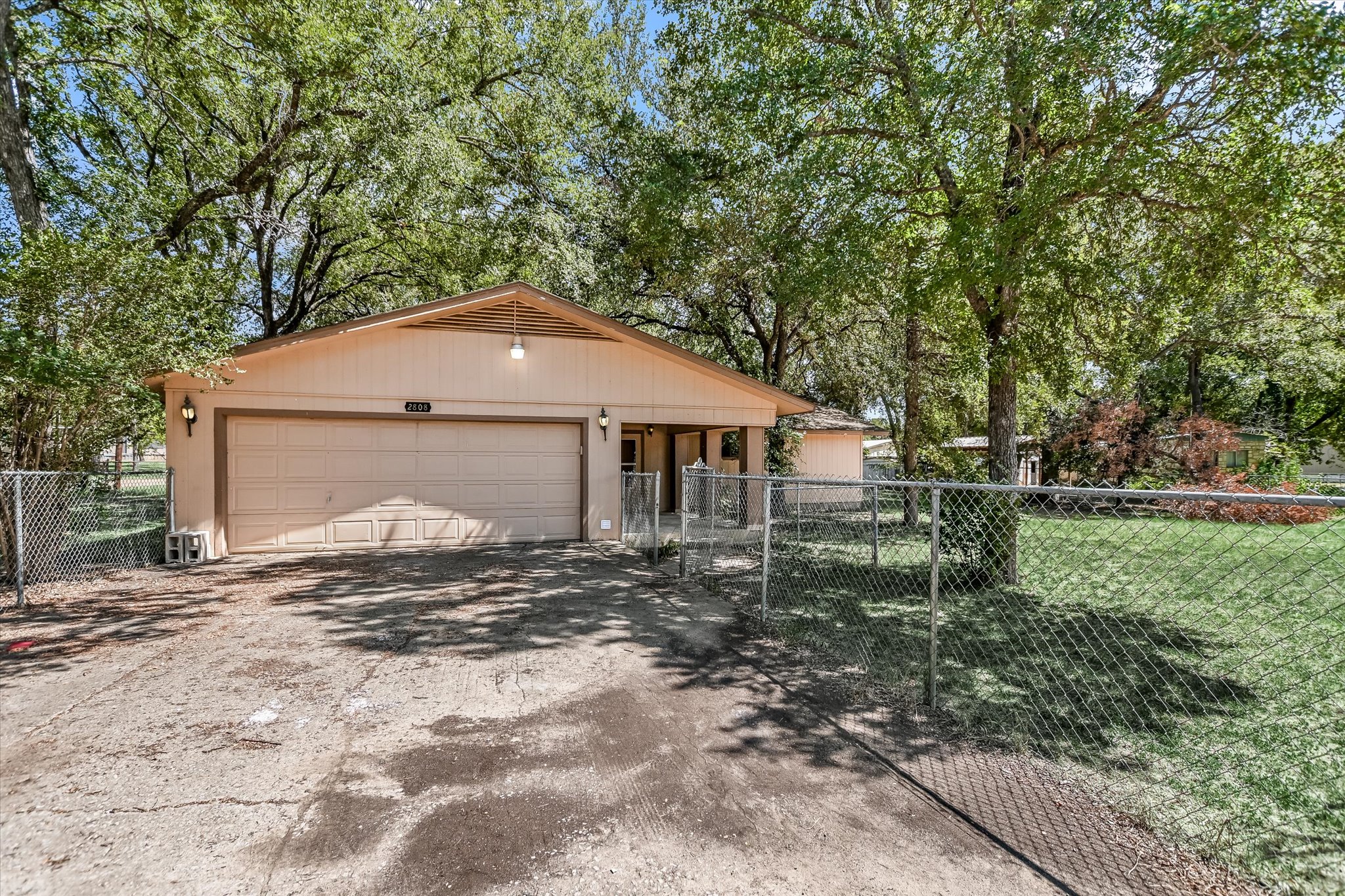 2808 Kings Circle Dr — photo