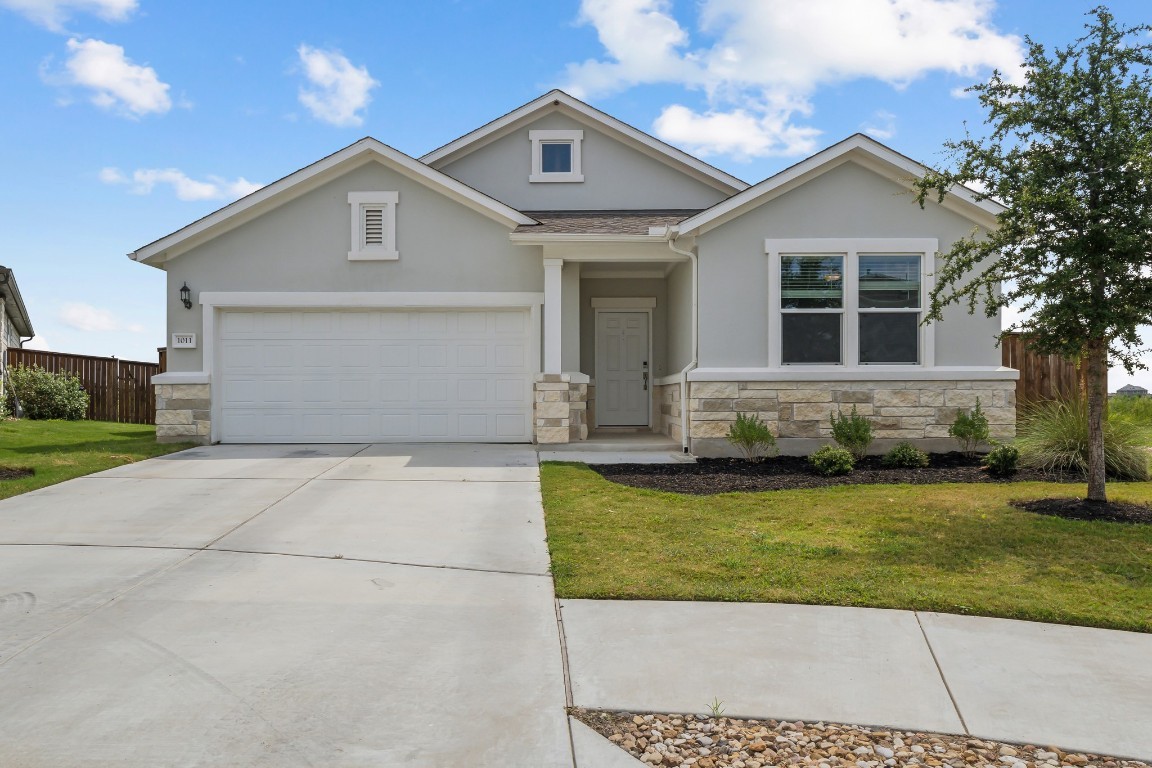 1011 Sandra Ann Way — photo