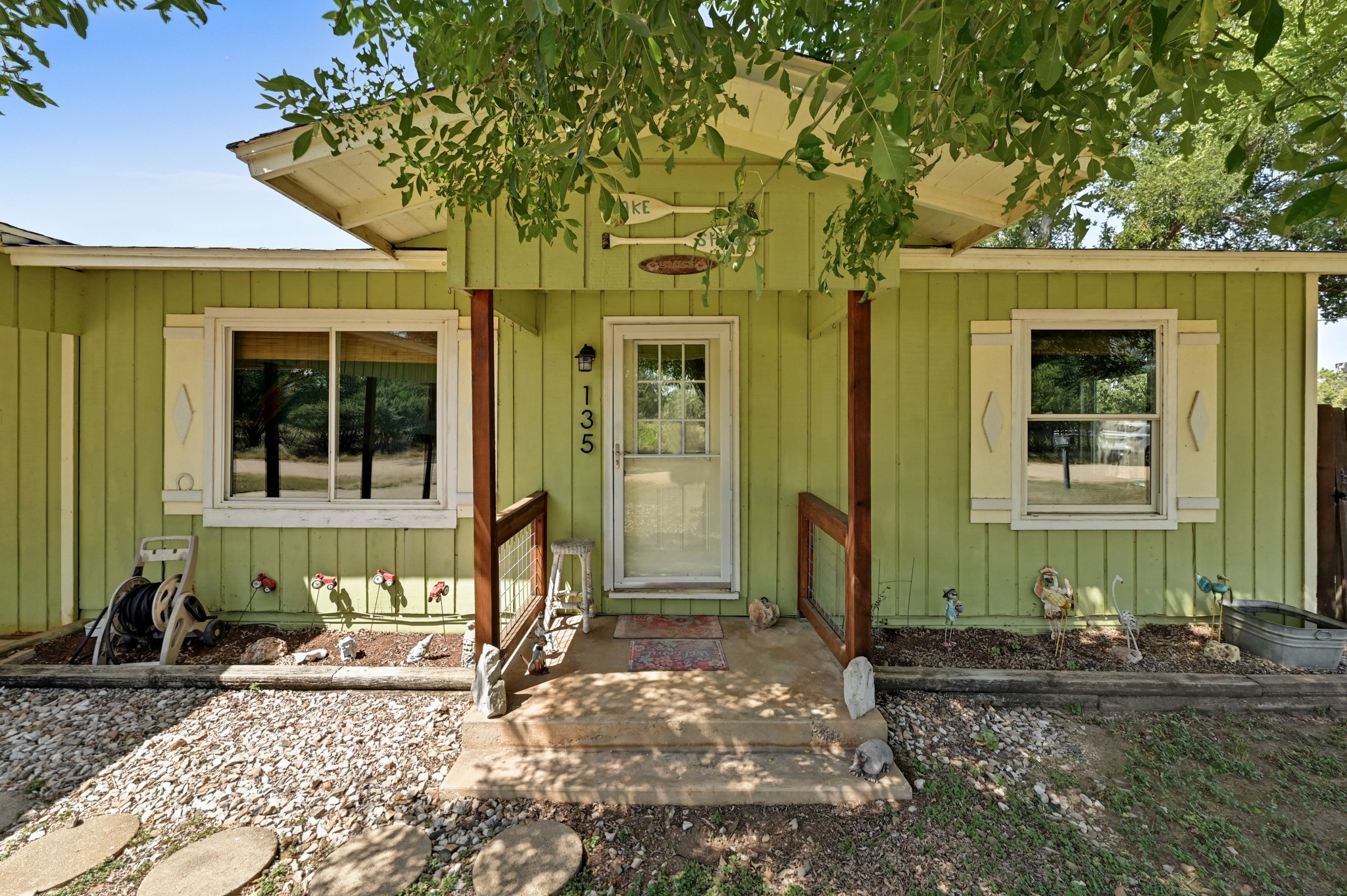 135 E Hickory Dr — photo