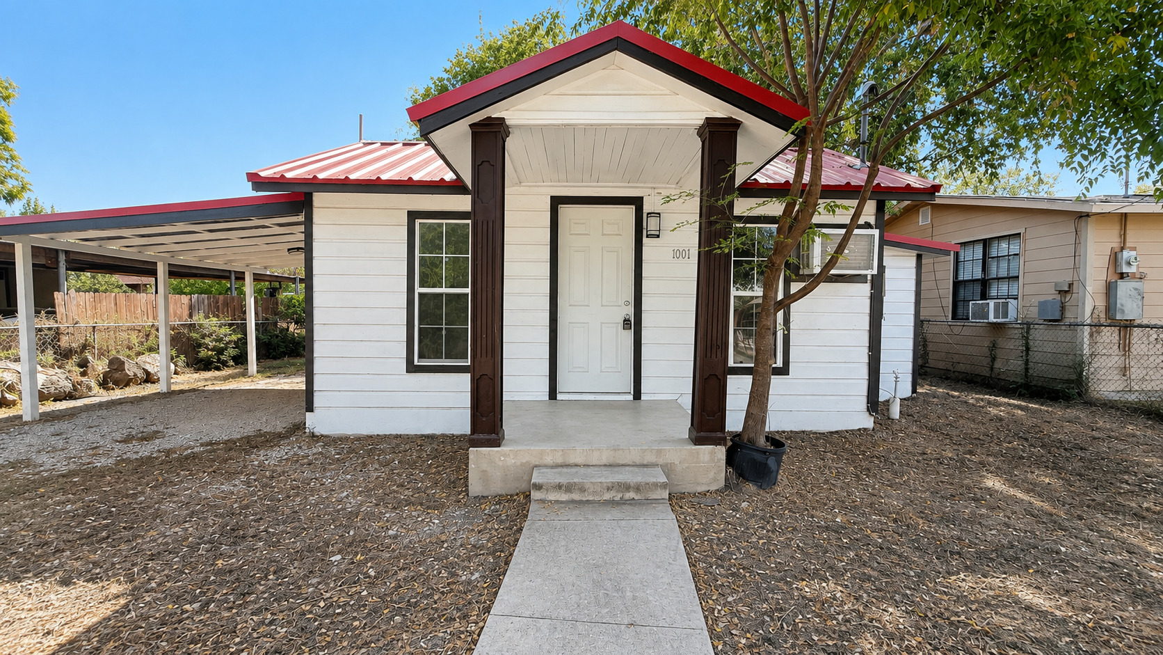 1001 Tony Lee St — photo