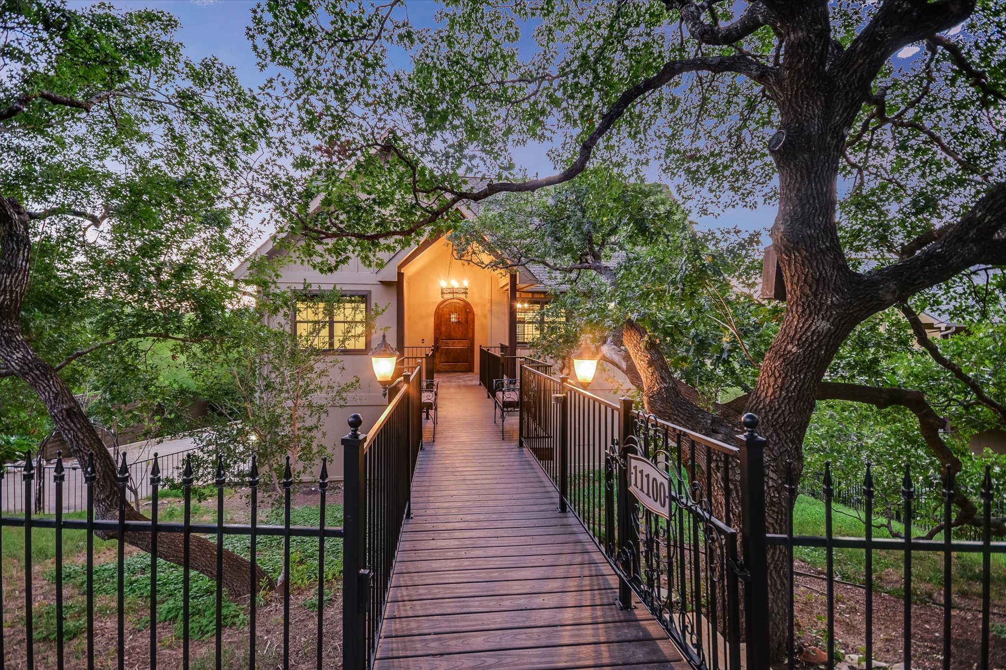 11100 Hill Dr — photo
