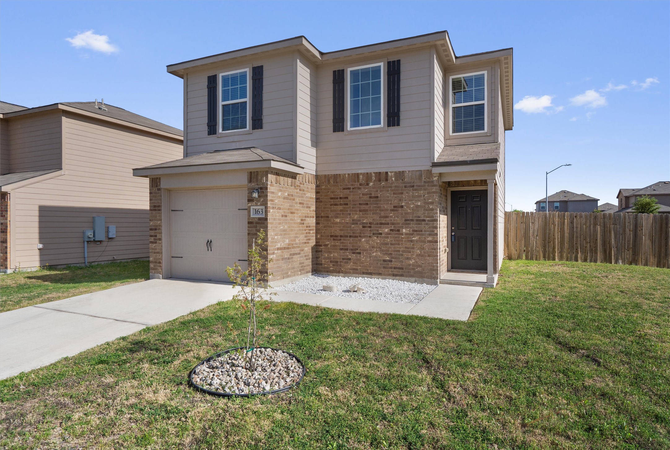 163 Niven Path 12K — photo