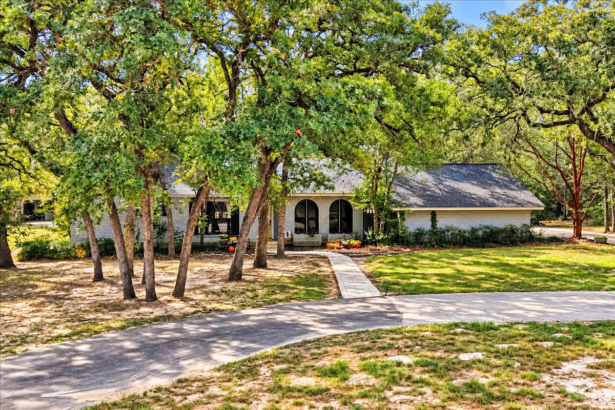 111 Post Oak Dr — photo