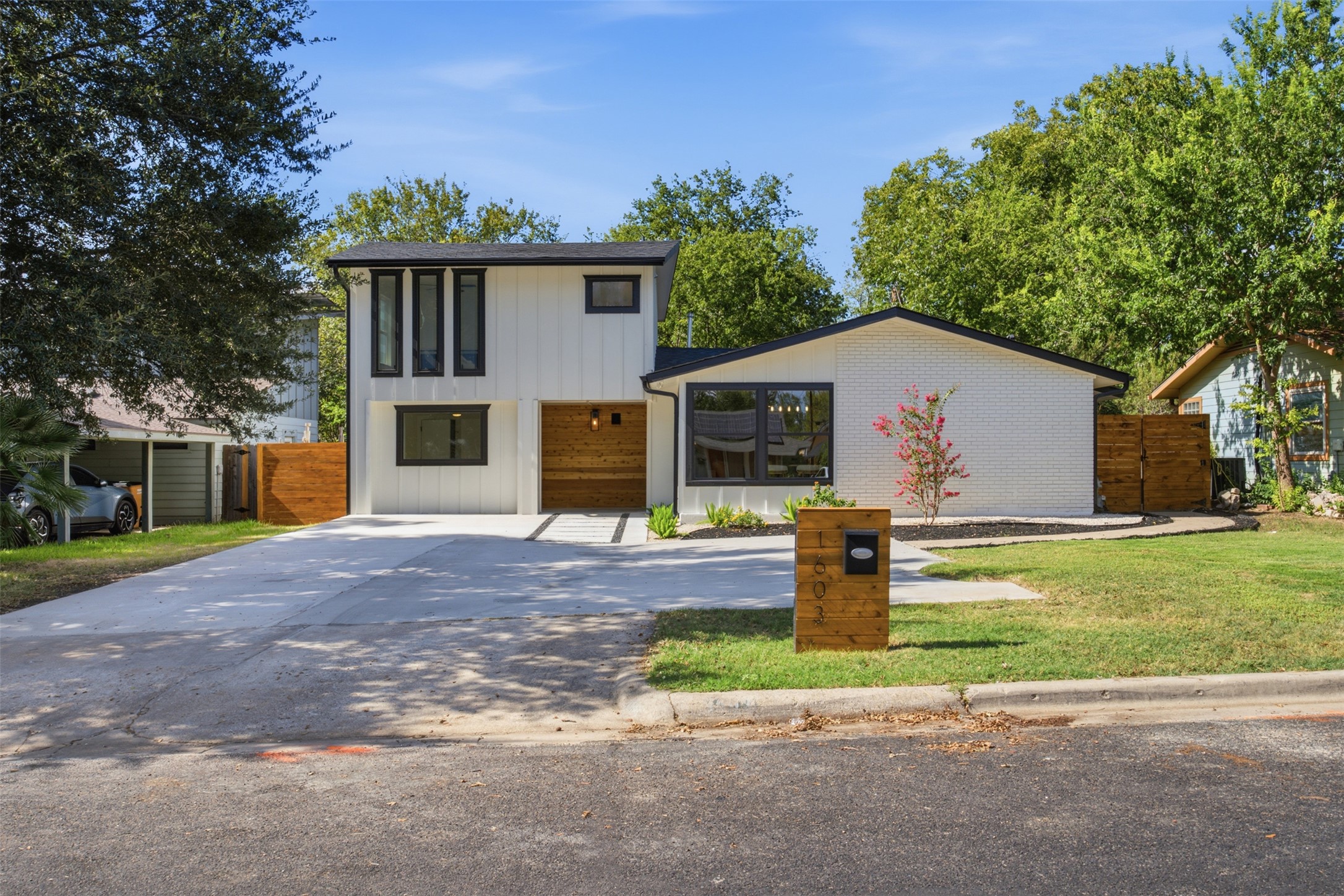 1603 Suffolk Dr — photo