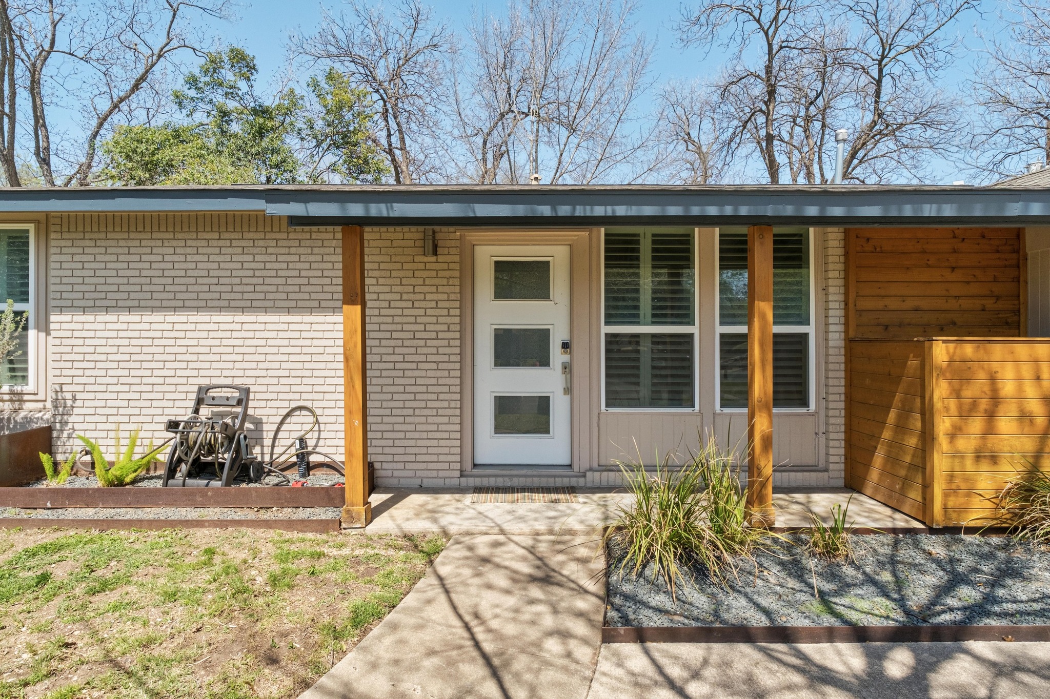 6414 Kenilworth Dr — photo