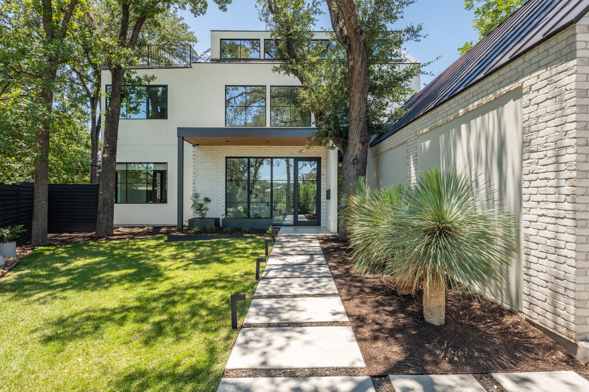 1102 Heritage Way — photo