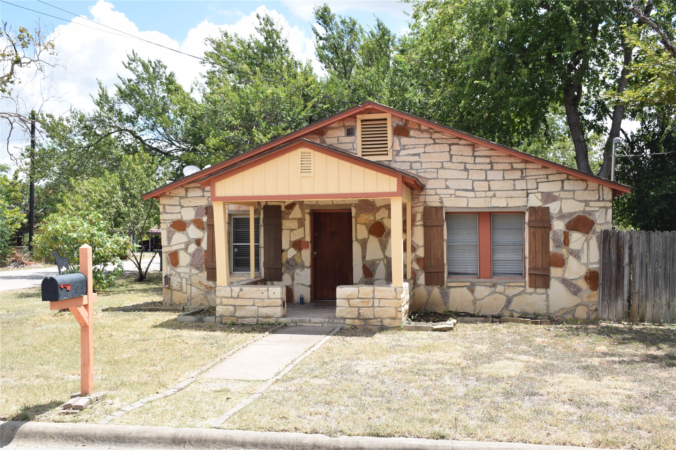 1601 S Pine St — photo