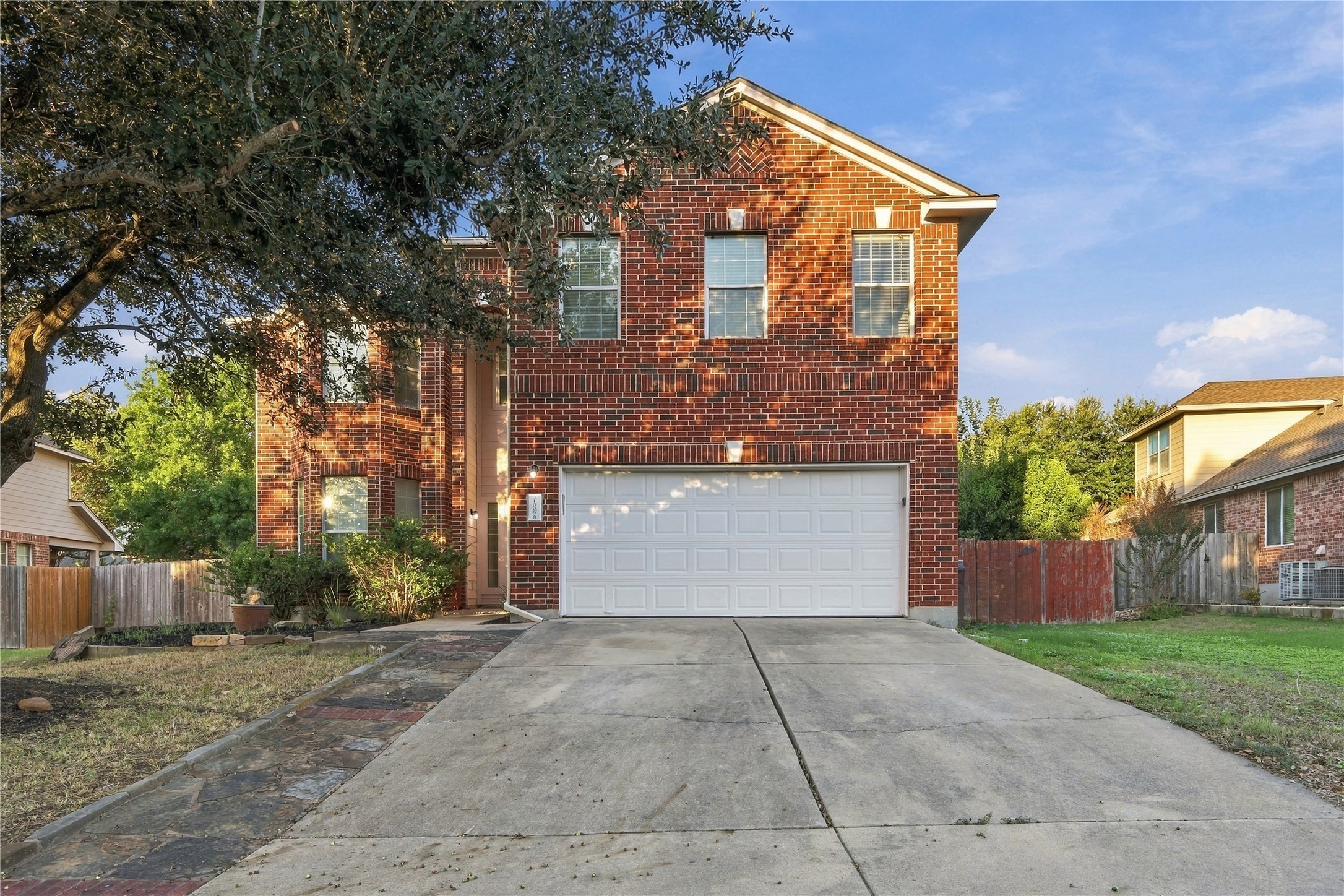 21008 Hallbrook Ln — photo