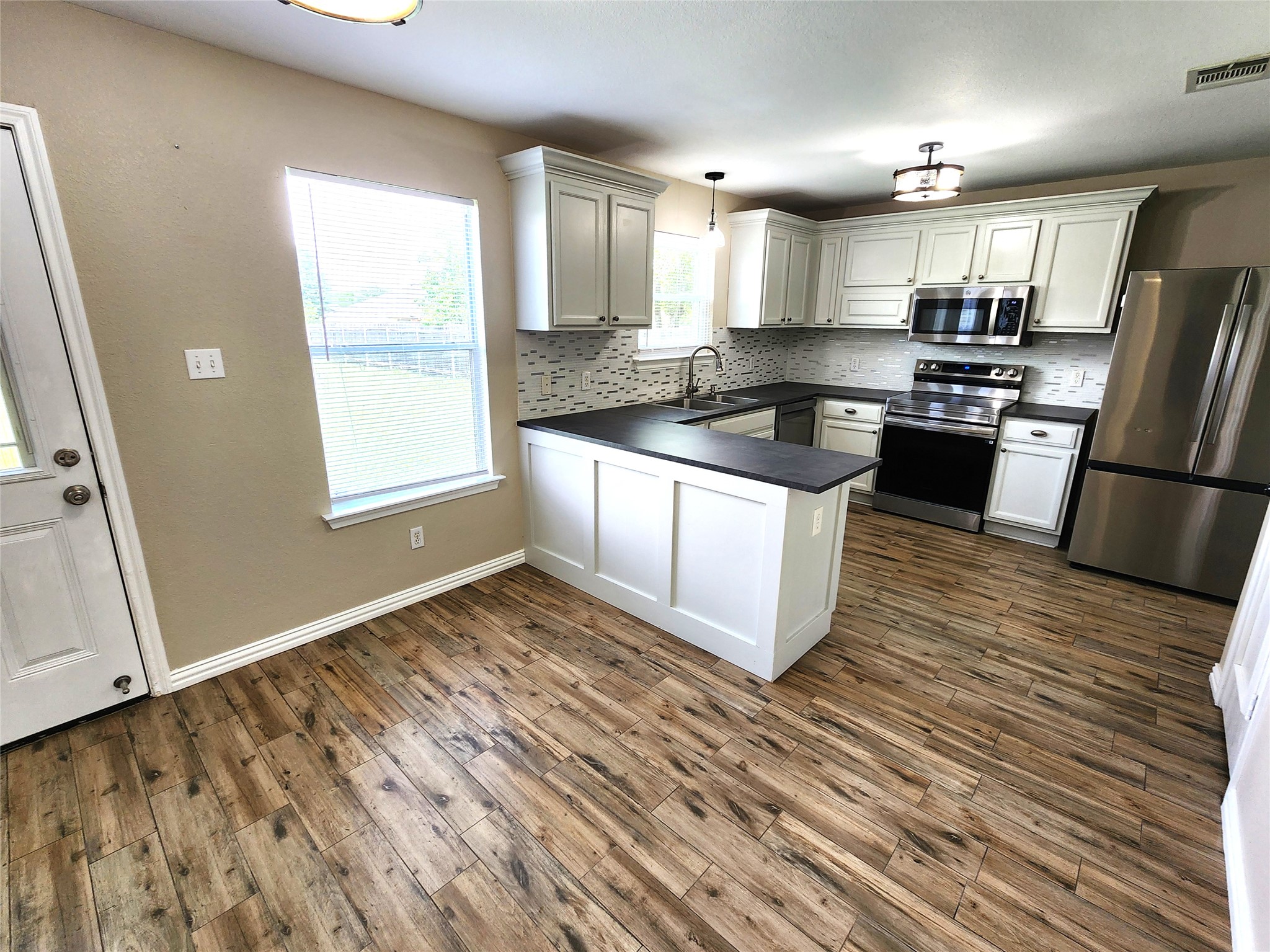 933 Meadow Ridge Loop, Georgetown, TX 78626 — photo 2