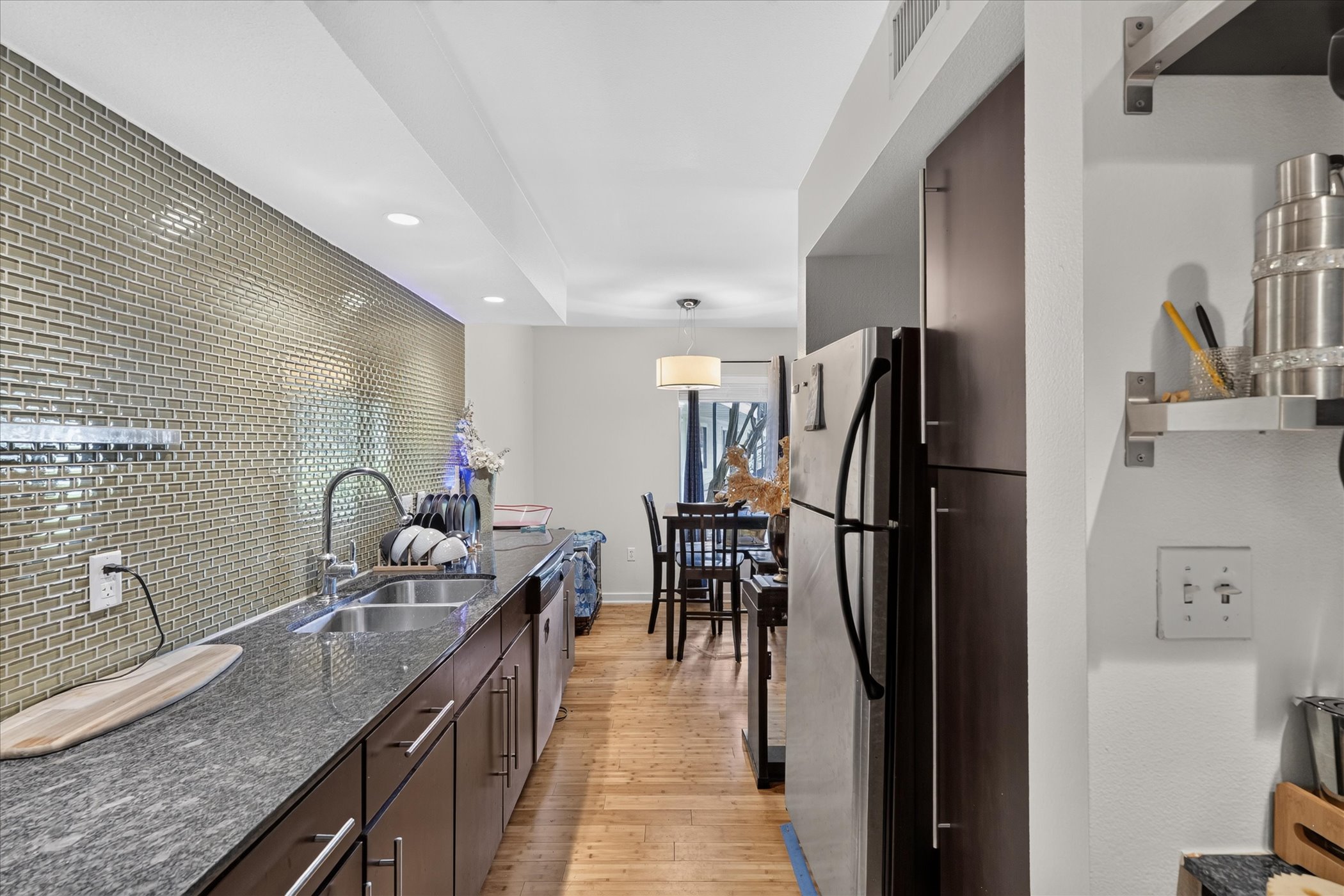 2200 Dickson Dr 127 — photo