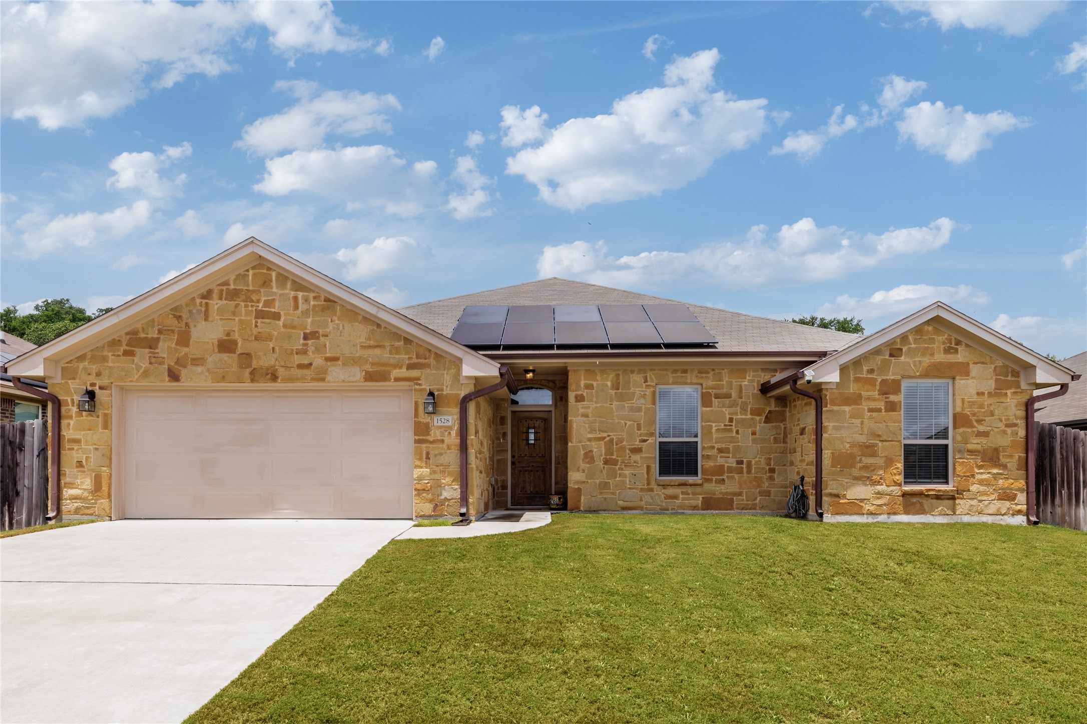 1528 Justice Dr — photo