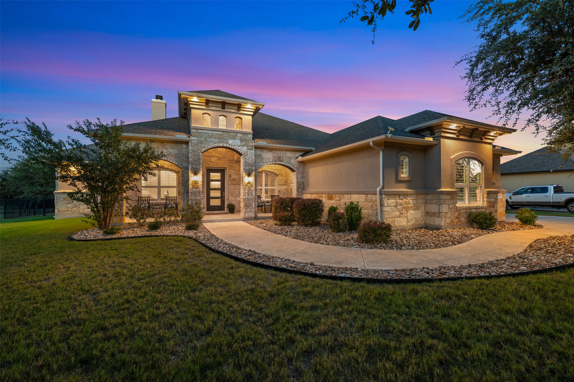 317 Houston Loop — photo