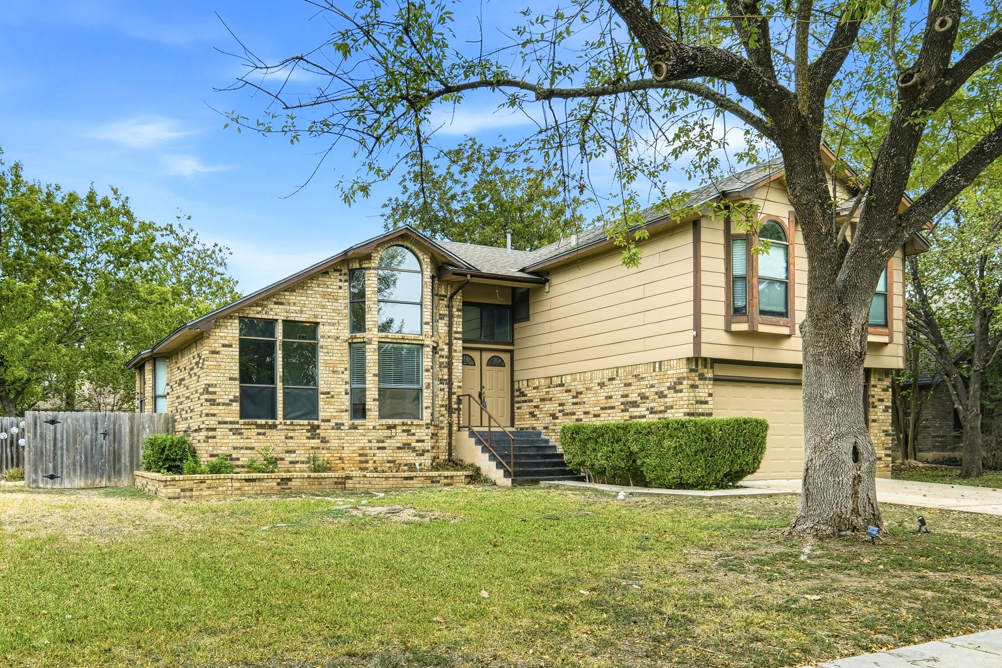 302 Applewood Dr — photo
