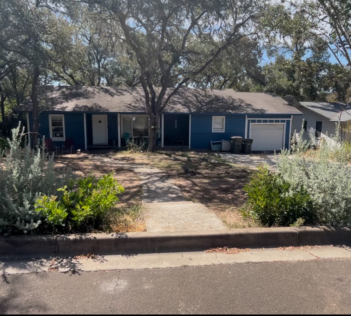 134 E Hillcrest Dr — photo