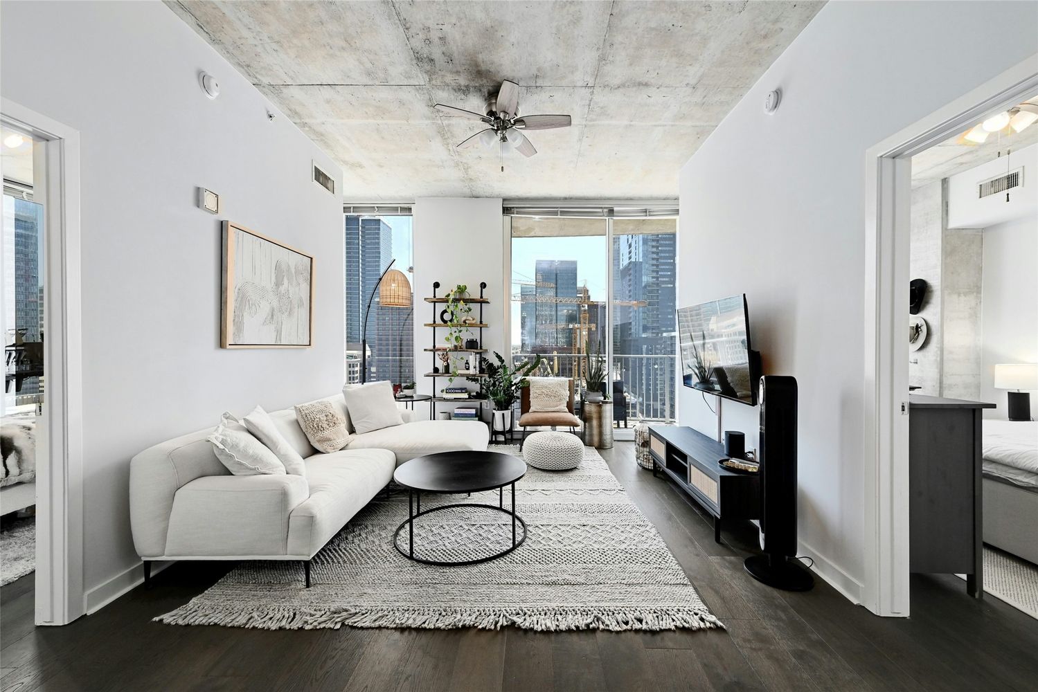 360 Nueces St 1809 — photo