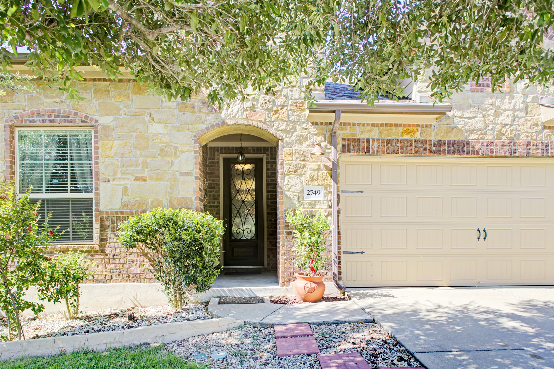 2749 Santa Ana Ln — photo