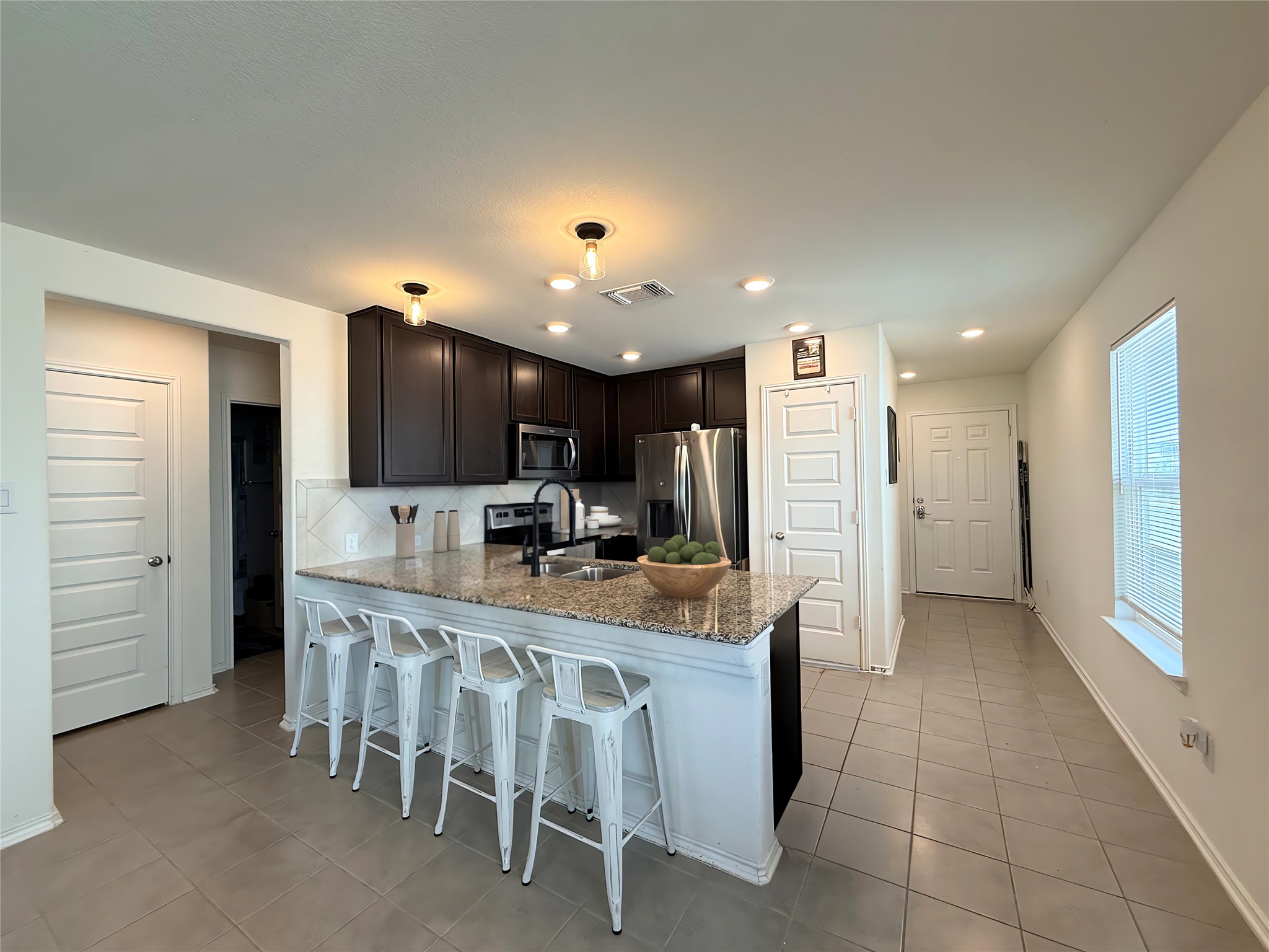 320 Katie Elder Drive, Jarrell, TX 76537 — photo 2