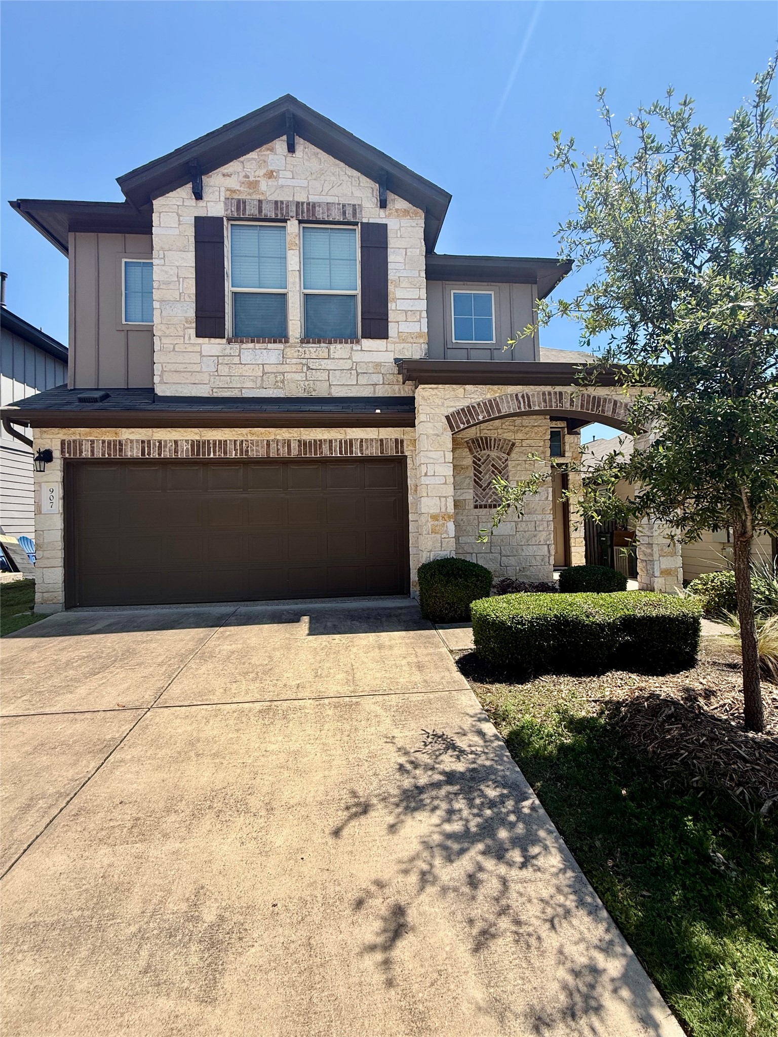 907 Sleepy Dell Ln — photo
