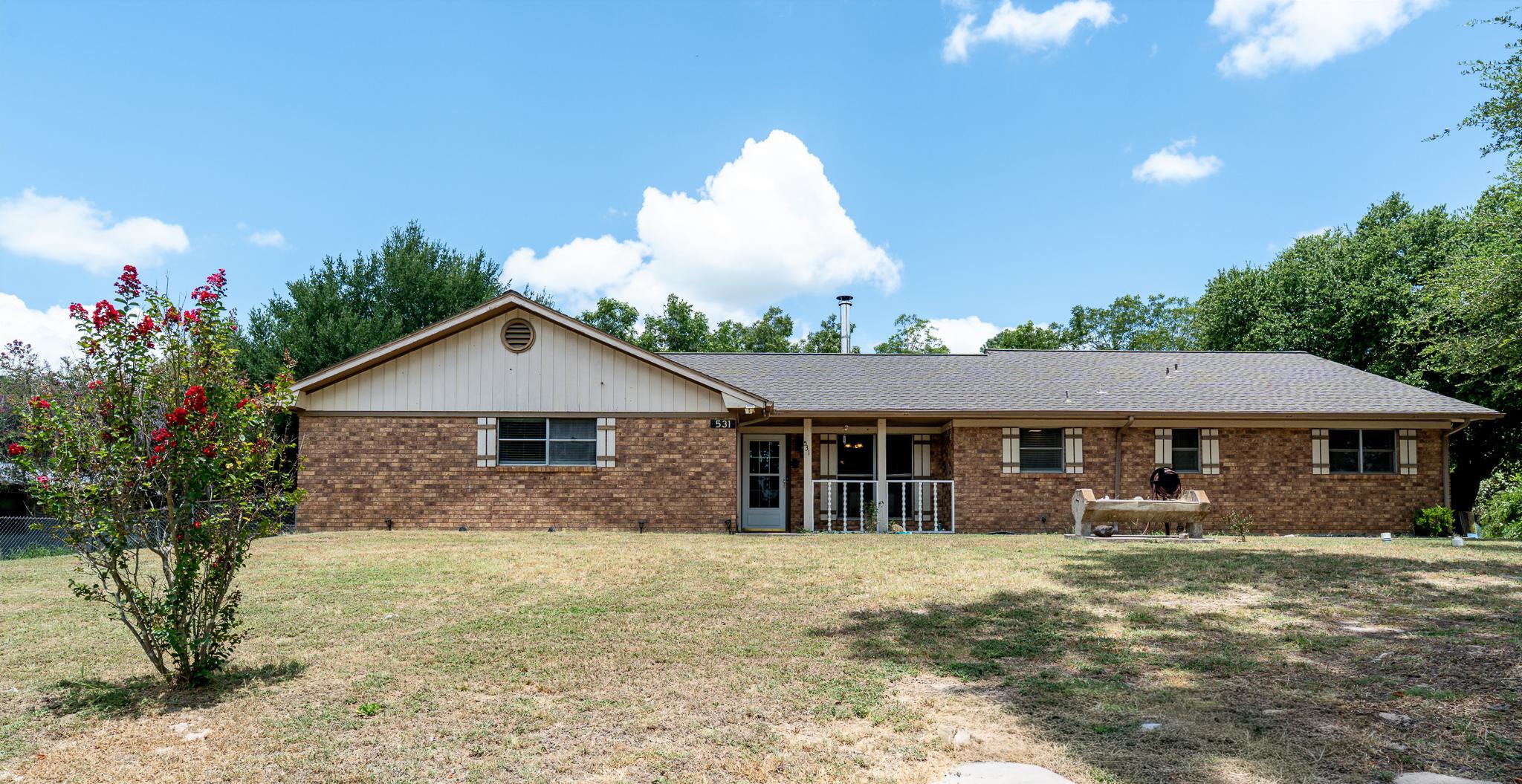 531 Sierra Dr — photo