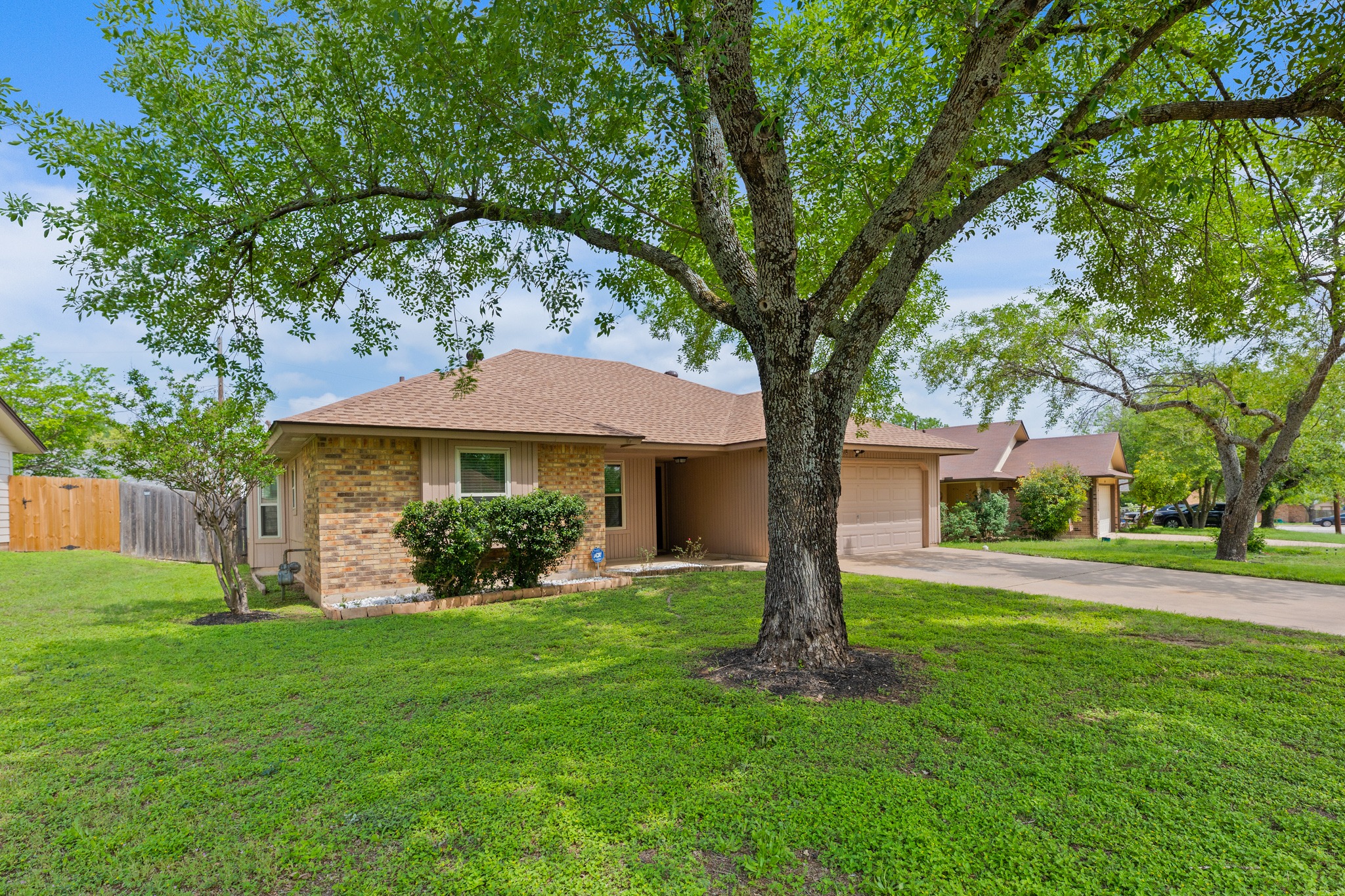1006 Cresswell Dr — photo