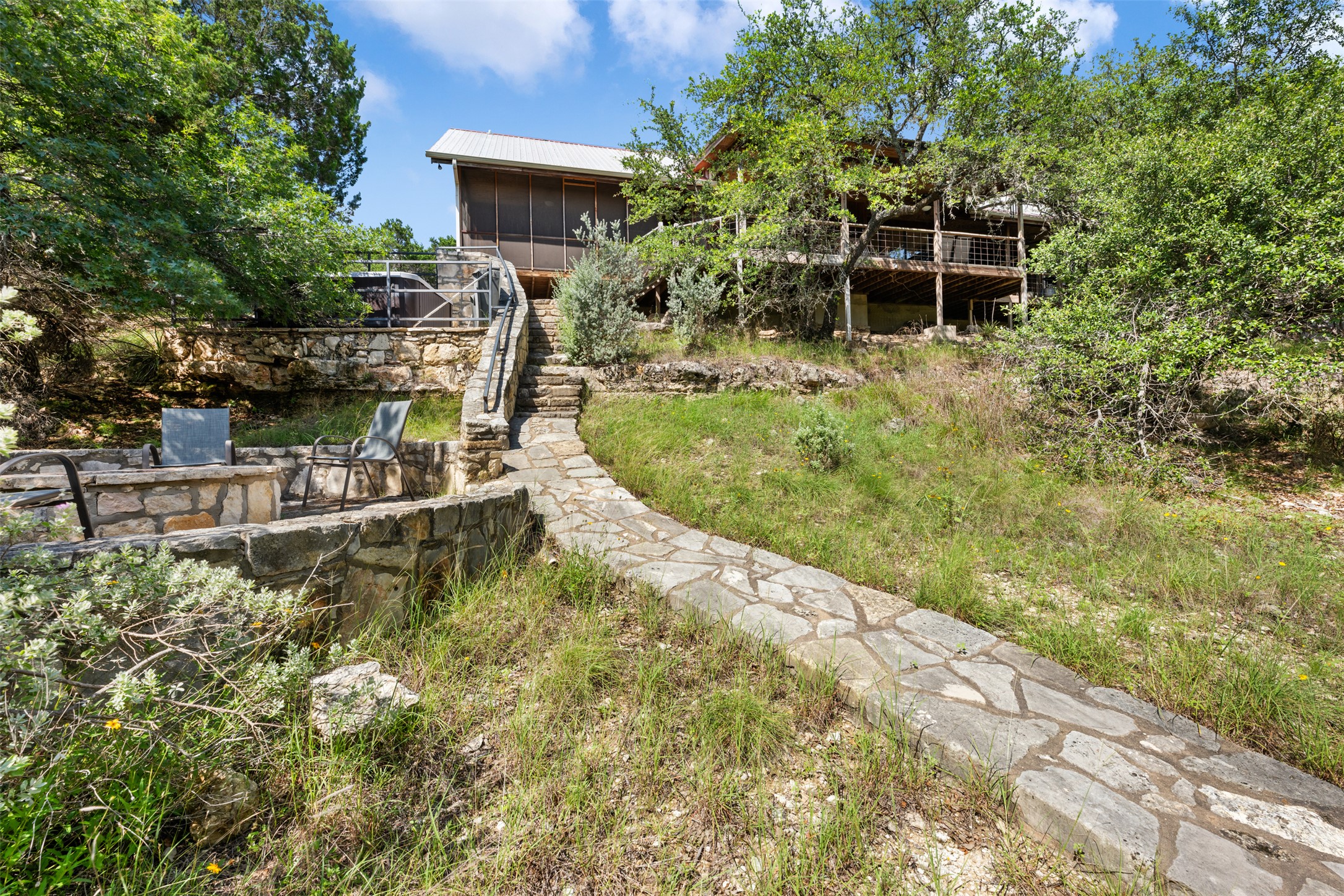 555 Hillsedge Rd — photo